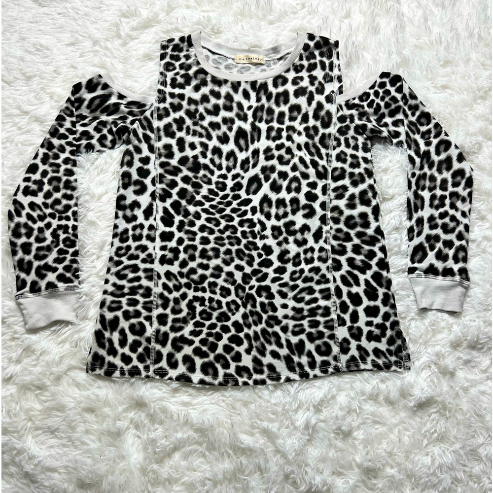 NWOT Retrology Women’s Cheetah Print Sweatshirt with Shoulder Cut Out Size S